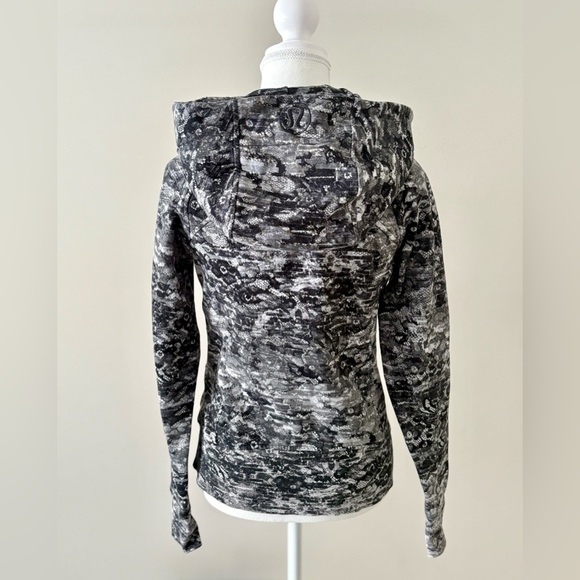 Lululemon Scuba Hoodie Full Zip Size 6 Rare Black White Lace Snake Print - Picture 3 of 5